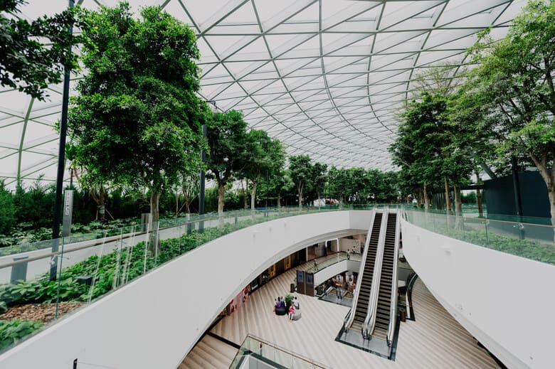 progettazione di spazio verde in ambiente industriale moderno